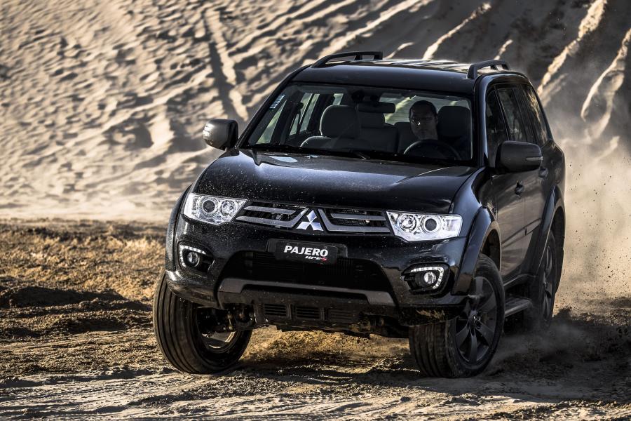 Mitsubishi Pajero HPE-S 2015 года  (фото 7 из 10)